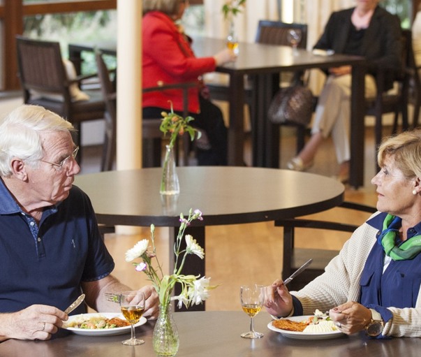 Duinstede restaurant diner echtpaar OOSTR MR 6952